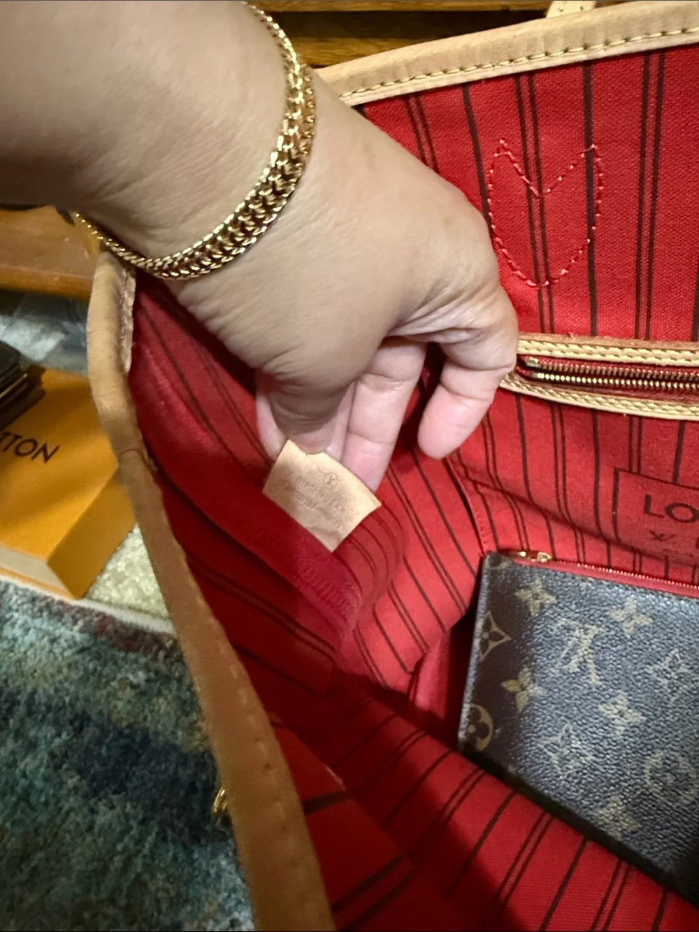 Louis Vuitton Monogram Canvas Neverfull MM.Comes with pouch as well
